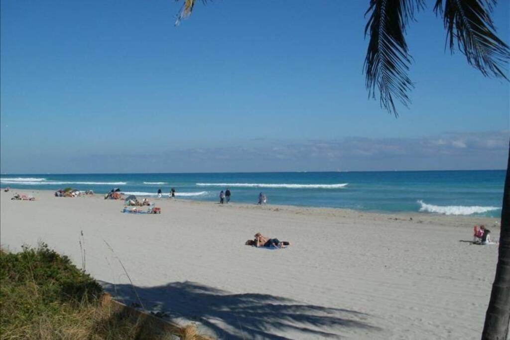 Apartament Steps From The Beach Right On The Waterfront Hollywood Zewnętrze zdjęcie